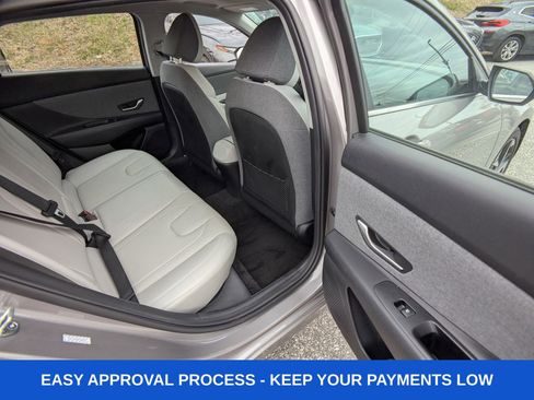 Used 2023 Hyundai Elantra Limited w/ Cargo Package image 17