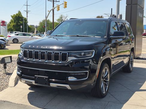 Used 2022 Jeep Wagoneer Series III w/ Premium Group I AWD/4WD image 10