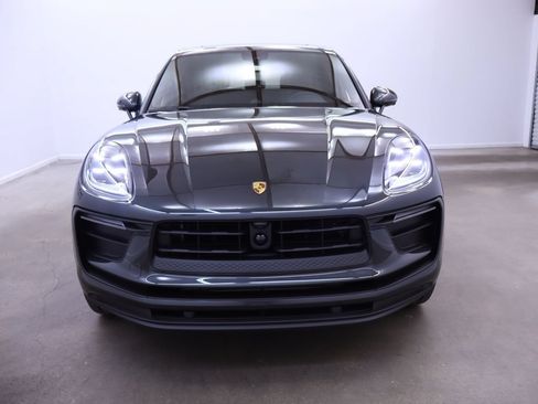 Certified 2025 Porsche Macan AWD/4WD image 8