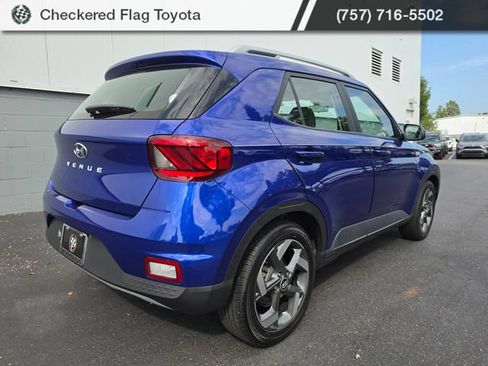 Used 2024 Hyundai Venue SEL FWD image 5
