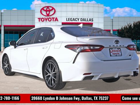 Used 2023 Toyota Camry SE image 7