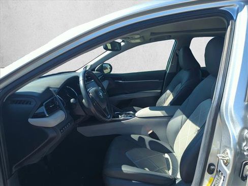 Used 2019 Toyota Camry XLE image 15
