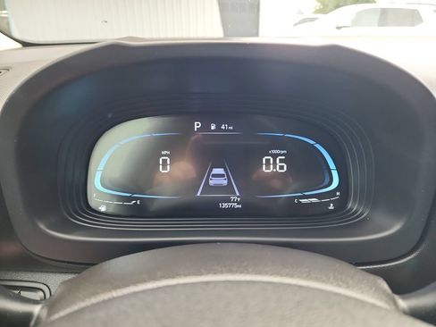 Used 2024 Hyundai Venue SEL FWD image 21
