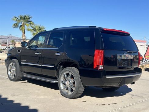 Used 2014 Cadillac Escalade Luxury image 3