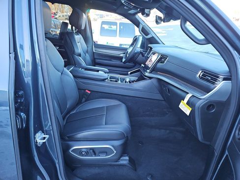 Used 2024 Jeep Wagoneer Series III w/ Premium Group I image 9