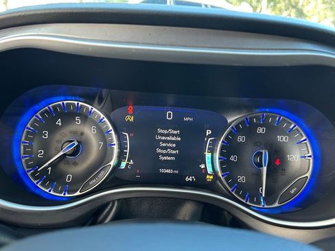 Used 2022 Chrysler Pacifica Touring-L image 27