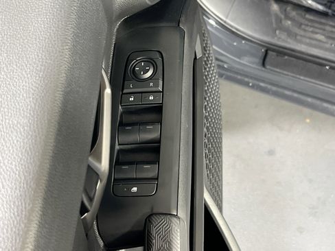 Used 2025 Toyota Tacoma TRD Off-Road AWD/4WD image 17