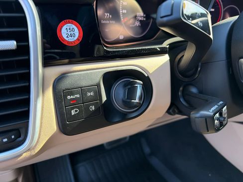 Used 2022 Porsche Cayenne S Platinum image 26