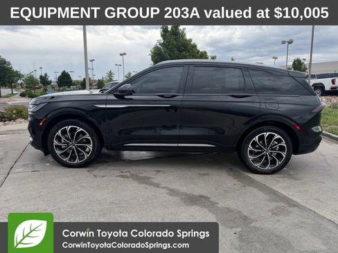 Used 2024 Lincoln Nautilus Reserve w/ Equipment Group 203A AWD/4WD image 4