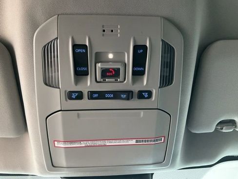 Used 2022 Toyota Highlander Limited AWD/4WD image 19