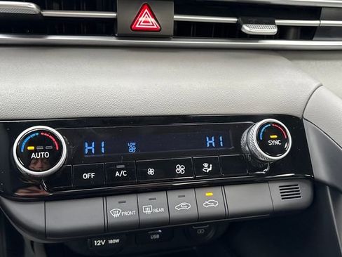 Used 2023 Hyundai Elantra SEL image 15