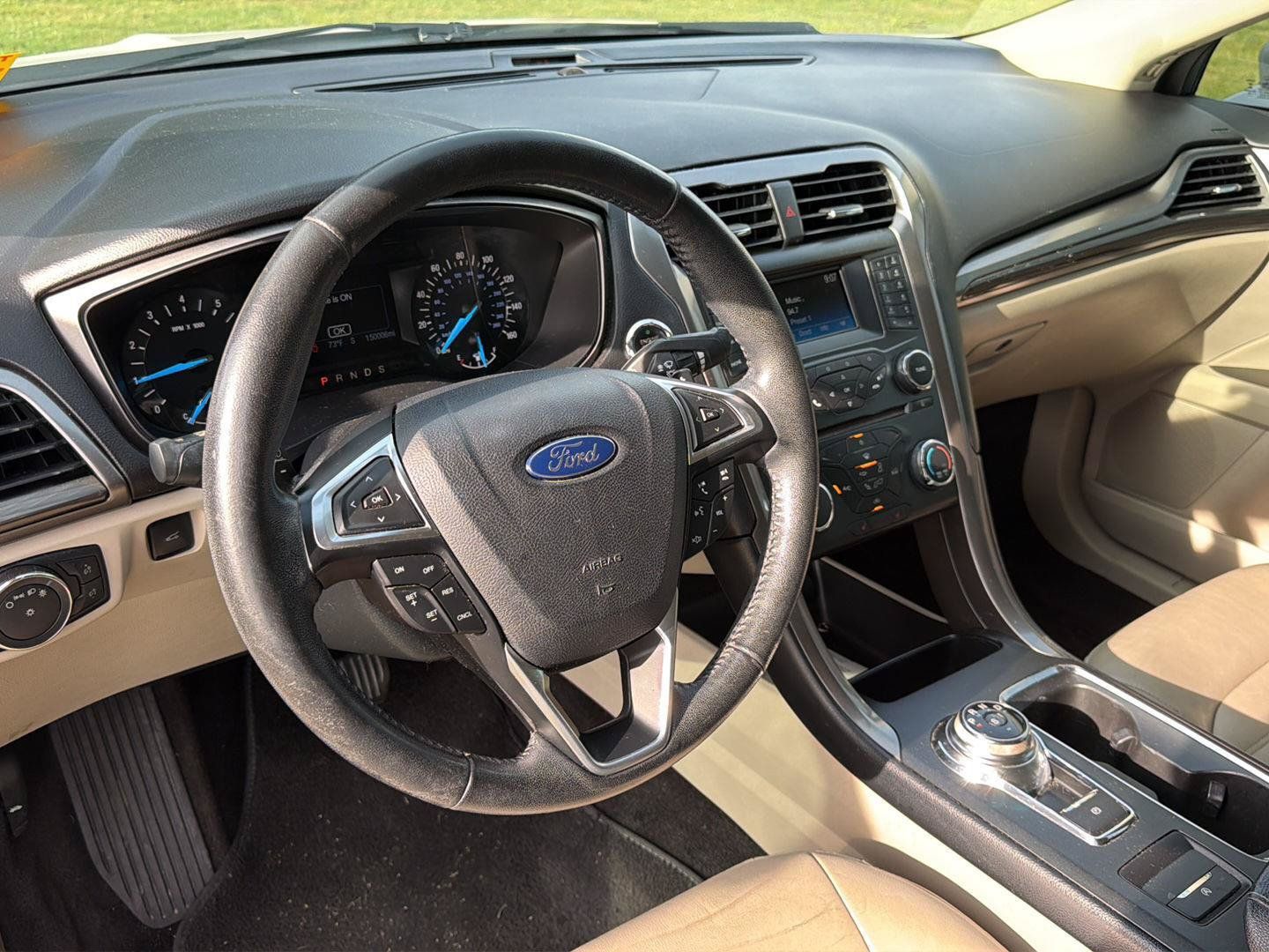 Used 2017 Ford Fusion SE FWD image 7