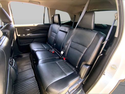 Used 2021 Honda Pilot Touring image 21