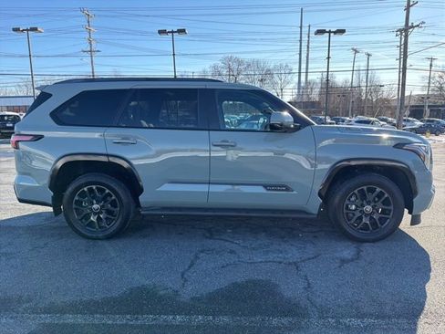 Used 2024 Toyota Sequoia Platinum image 10