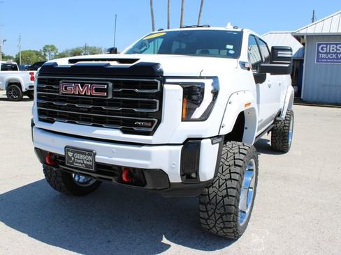 Used 2025 GMC Sierra 2500 AT4 w/ AT4 Premium Plus Package AWD/4WD image 3