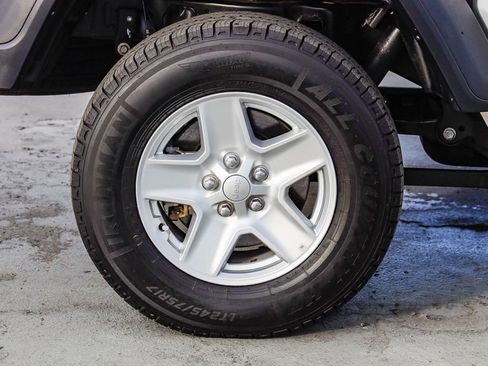 Certified 2023 Jeep Gladiator Sport image 12