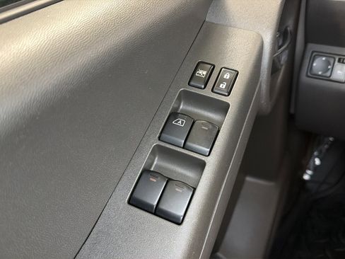Used 2011 Nissan Xterra PRO-4X AWD/4WD image 18