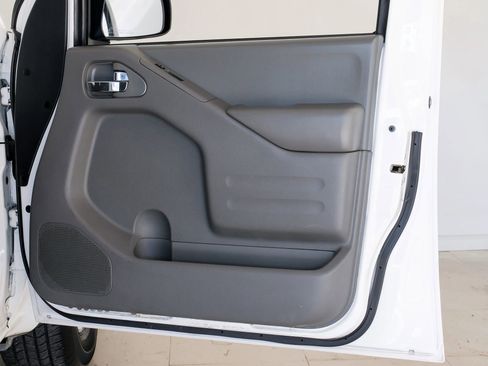 Used 2019 Nissan Frontier SV image 37