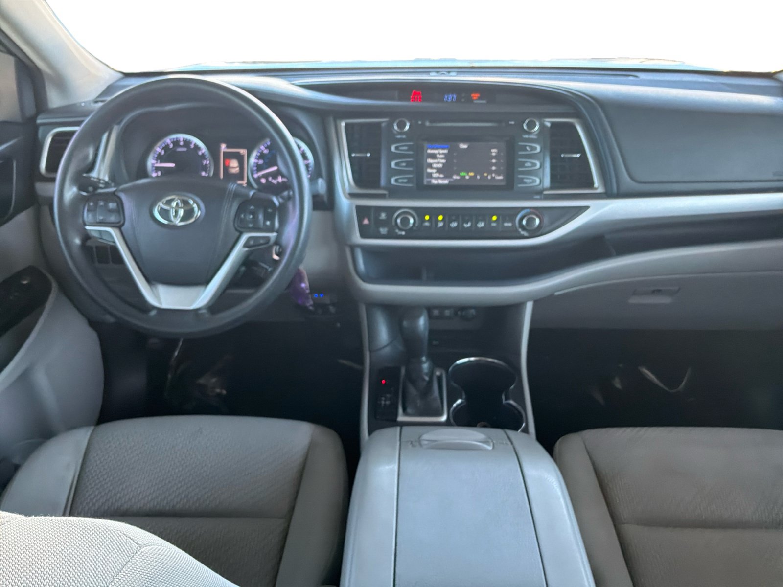 Used 2018 Toyota Highlander LE FWD image 10