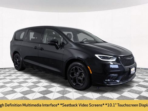 Used 2022 Chrysler Pacifica Touring-L w/ Uconnect Theater Family Group FWD image 26