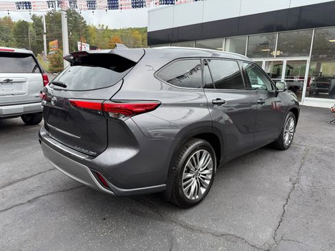 Used 2021 Toyota Highlander Platinum image 5