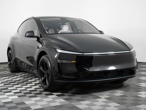 Used 2026 Tesla Model Y AWD image 10