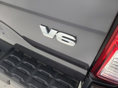 Used 2016 Toyota Tacoma SR w/ Towing Package AWD/4WD image 8