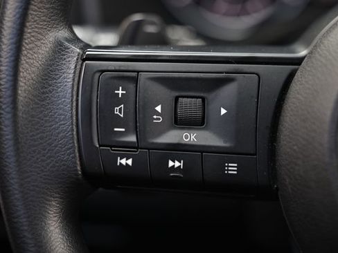 Used 2024 Nissan Rogue S FWD image 32