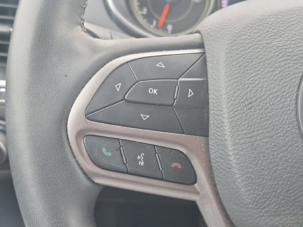 Used 2021 Jeep Cherokee Latitude Lux FWD image 24