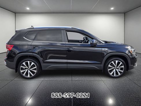 Certified 2024 Volkswagen Taos SE w/ MDO Package image 6