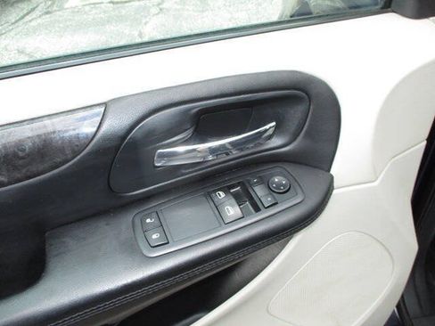 Used 2014 RAM C/V Tradesman FWD image 9
