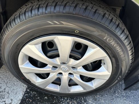 Used 2021 Toyota Corolla LE FWD image 6