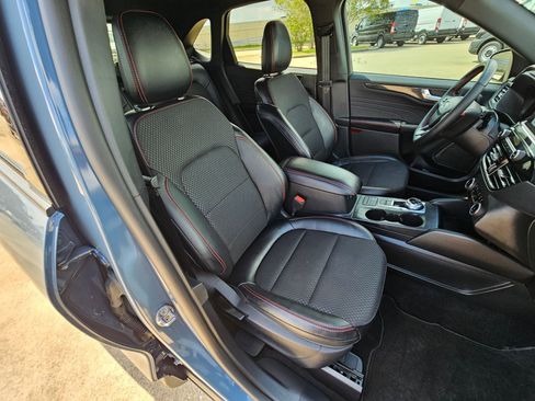 Used 2025 Ford Escape ST-Line w/ Equipment Group 301A image 31
