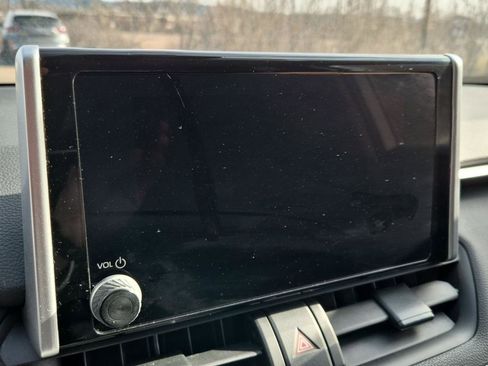 Used 2025 Toyota RAV4 XLE image 8