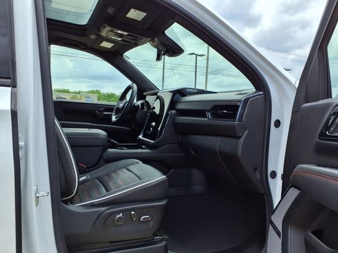 Used 2025 GMC Yukon AT4 Ultimate AWD/4WD image 32