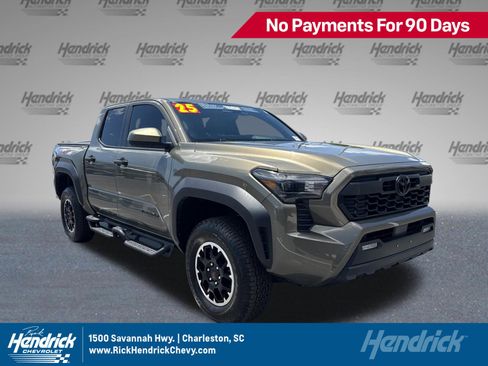 Used 2025 Toyota Tacoma TRD Off-Road AWD/4WD image 1