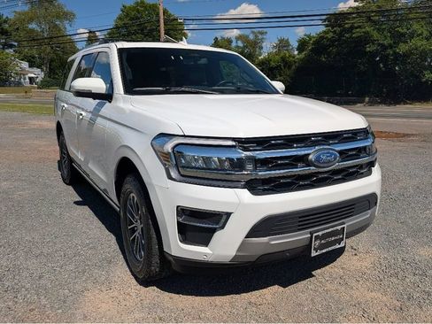 Used 2024 Ford Expedition Limited AWD/4WD image 3