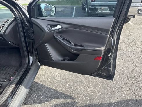 Used 2015 Ford Focus SE FWD image 16
