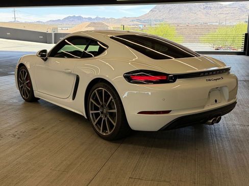 Certified 2022 Porsche 718 Cayman S RWD image 3