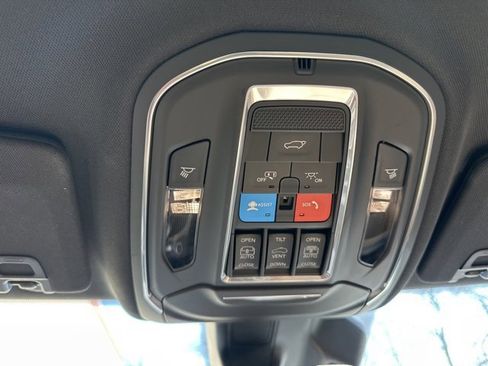 Used 2023 Jeep Grand Cherokee L Limited w/ Black Appearance Package image 23