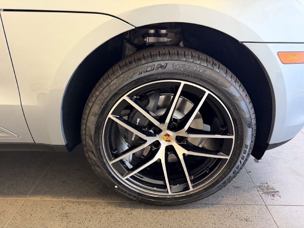 New 2026 Porsche Macan AWD/4WD image 13