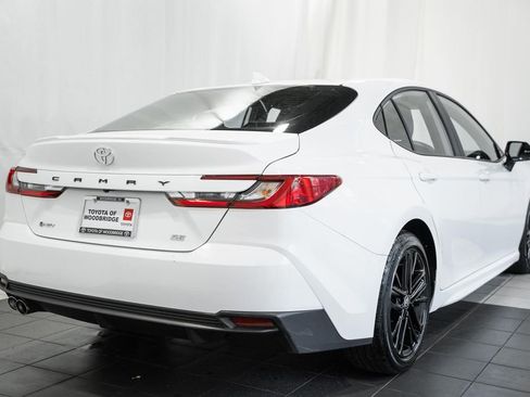 Used 2025 Toyota Camry SE image 4