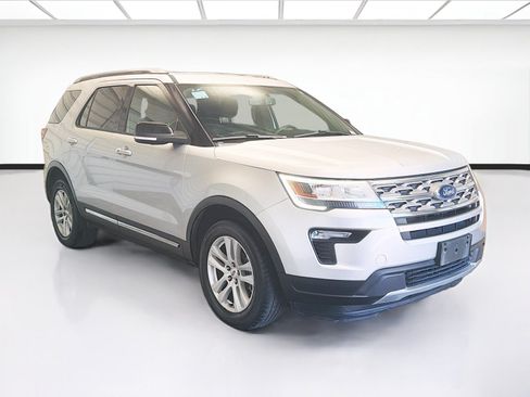 Used 2018 Ford Explorer XLT w/ Equipment Group 201A AWD/4WD image 3