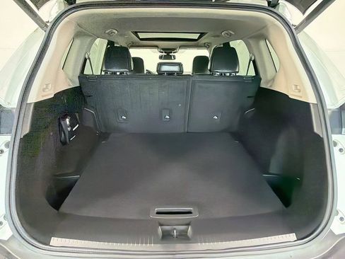 Used 2021 Nissan Rogue SV w/ Premium Package FWD image 31
