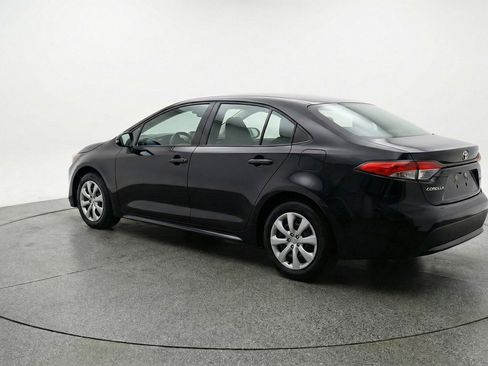 Used 2025 Toyota Corolla LE FWD image 6