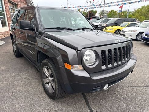 Used 2017 Jeep Patriot High Altitude AWD/4WD image 3