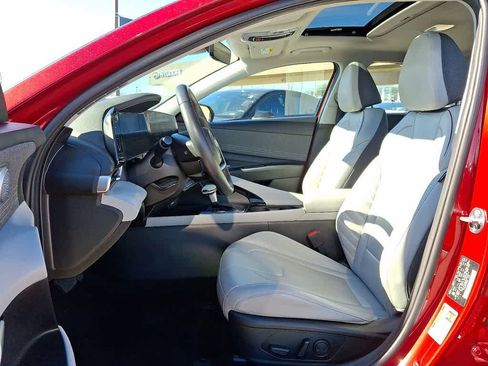 Used 2025 Hyundai Elantra Limited image 11