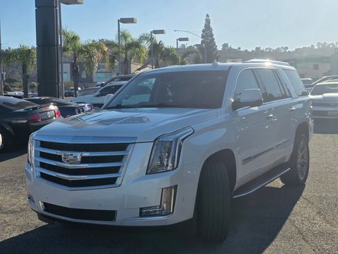 Used 2018 Cadillac Escalade Luxury image 5