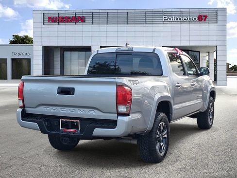 Used 2017 Toyota Tacoma TRD Sport w/ Tow Package RWD image 6