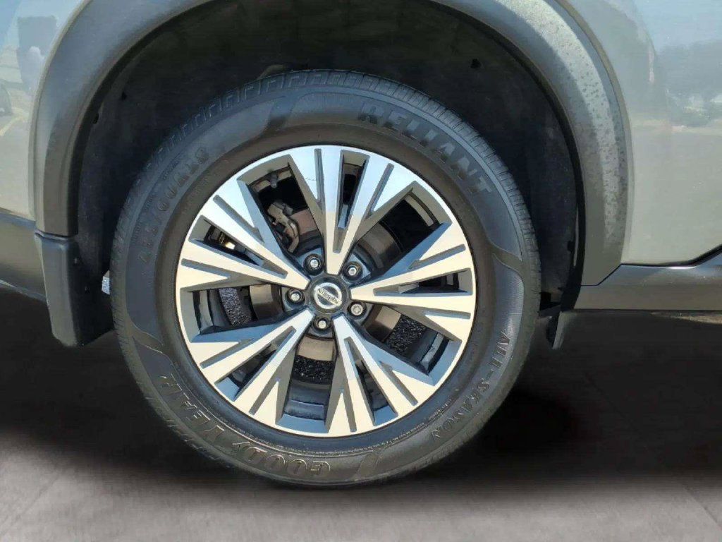 Used 2021 Nissan Rogue SV w/ Premium Package FWD image 20